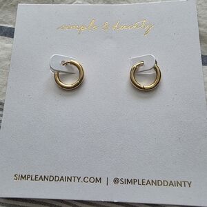 Simple And Dainty Everyday Gold Hoop Earrings